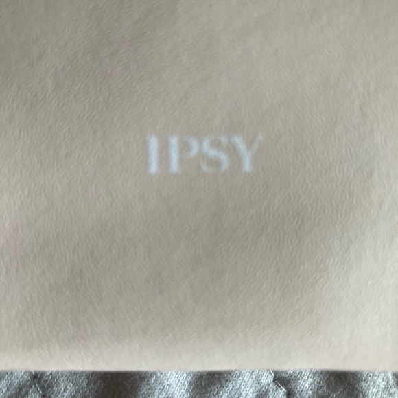 BUNDLE IPSY Stronger Together Lipgloss & Makeup Glam Bag - Picture 2 of 4